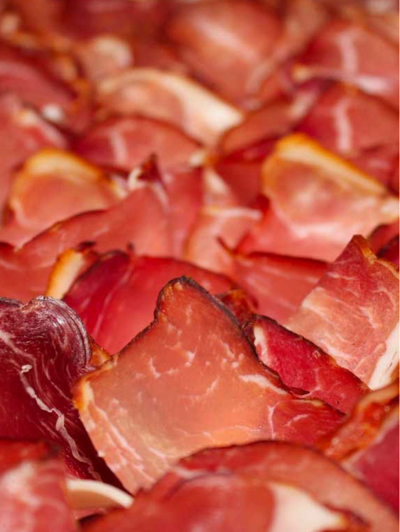 Salumi, formaggi e vino